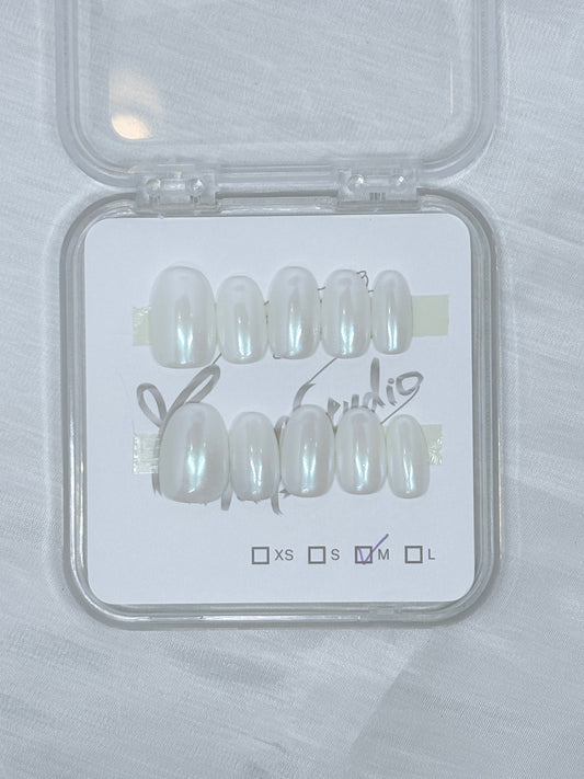 White Silver Chrome - Oval