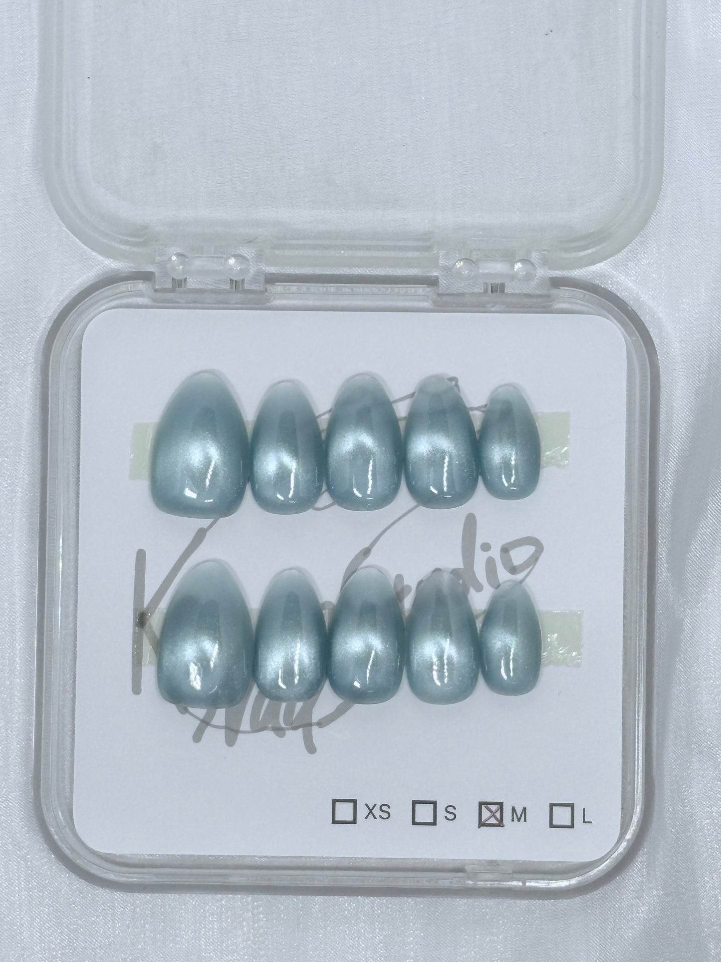 Blue Cat Eye - Almond